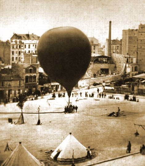 Nadar surveillant <br>le gonflage du Neptune <br>place Saint-Pierre